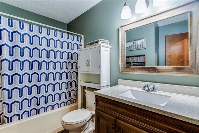 1433 N Estate Rd, Peck, KS 67120