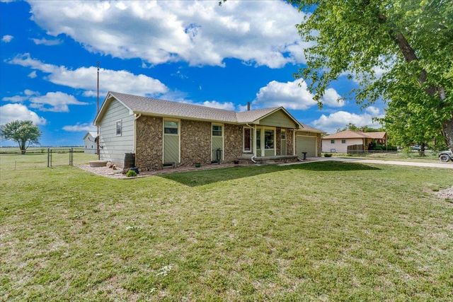 1433 N Estate Rd, Peck, KS 67120