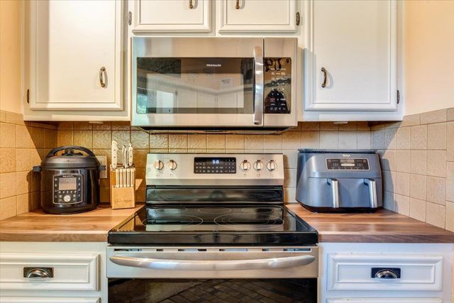1433 N Estate Rd, Peck, KS 67120
