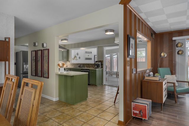 1901 S Cedarbrook Avenue, Springfield, MO 65804