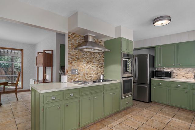 1901 S Cedarbrook Avenue, Springfield, MO 65804