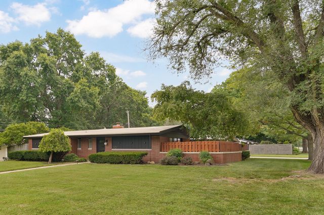 1901 S Cedarbrook Avenue, Springfield, MO 65804