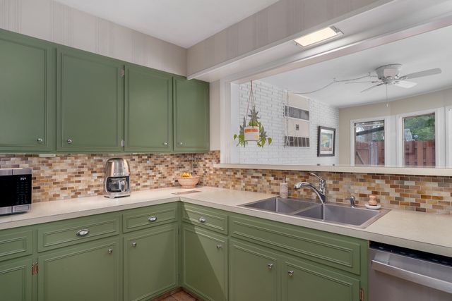 1901 S Cedarbrook Avenue, Springfield, MO 65804