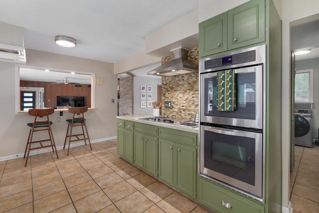 1901 S Cedarbrook Avenue, Springfield, MO 65804