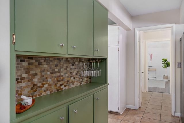 1901 S Cedarbrook Avenue, Springfield, MO 65804