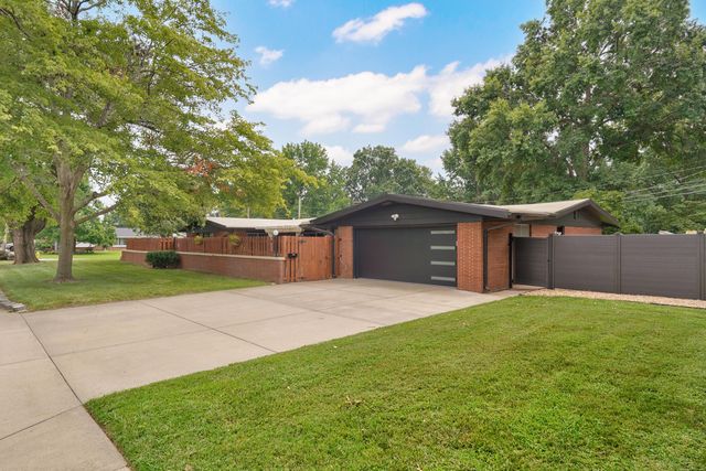 1901 S Cedarbrook Avenue, Springfield, MO 65804