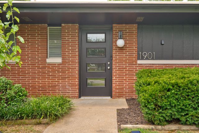1901 S Cedarbrook Avenue, Springfield, MO 65804