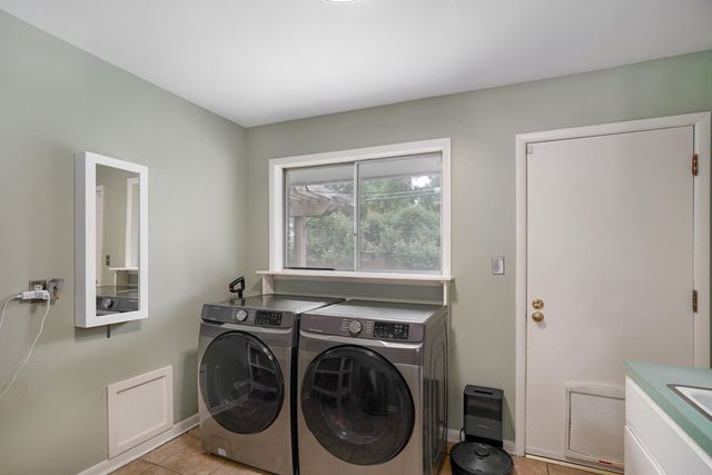 1901 S Cedarbrook Avenue, Springfield, MO 65804