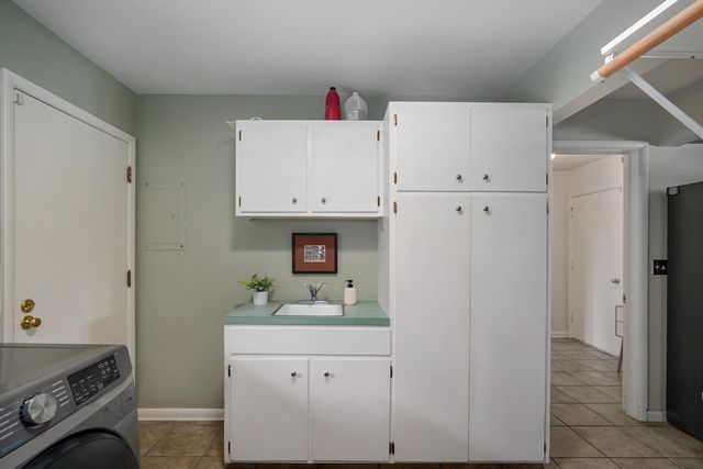 1901 S Cedarbrook Avenue, Springfield, MO 65804