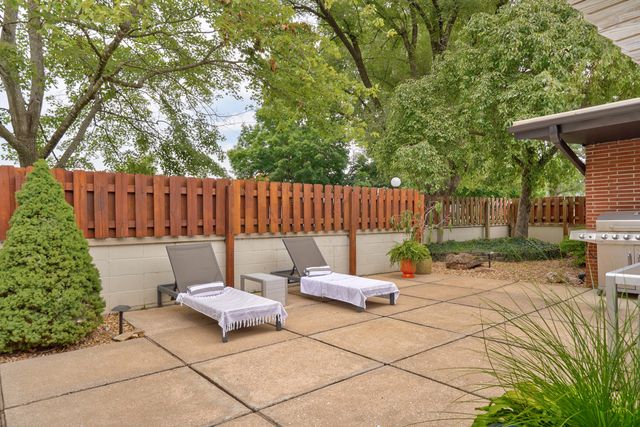 1901 S Cedarbrook Avenue, Springfield, MO 65804