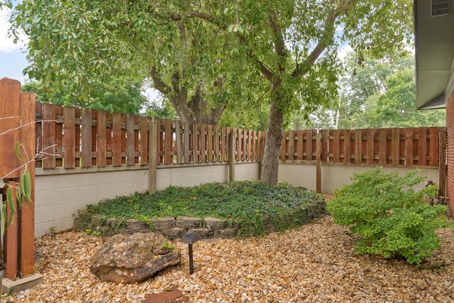 1901 S Cedarbrook Avenue, Springfield, MO 65804