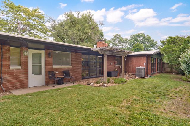1901 S Cedarbrook Avenue, Springfield, MO 65804