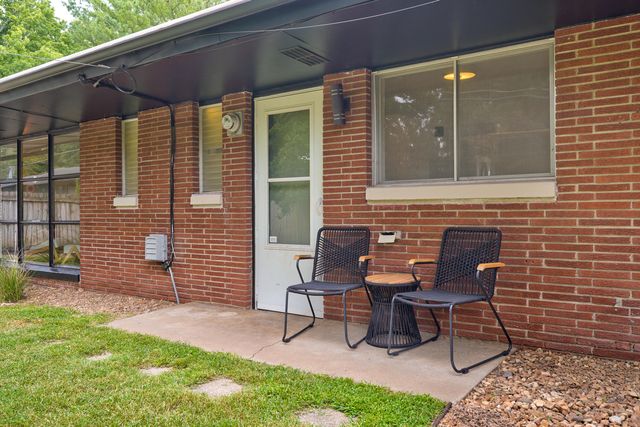 1901 S Cedarbrook Avenue, Springfield, MO 65804