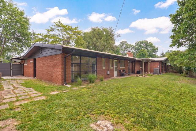 1901 S Cedarbrook Avenue, Springfield, MO 65804