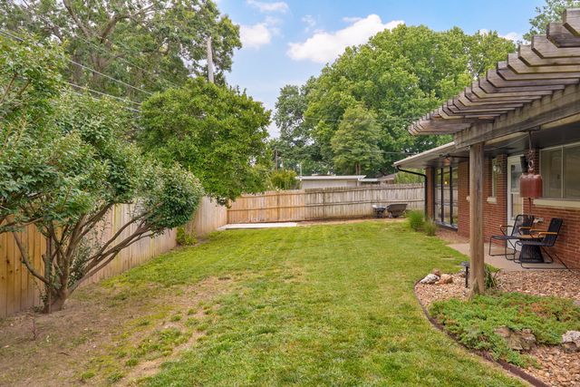 1901 S Cedarbrook Avenue, Springfield, MO 65804