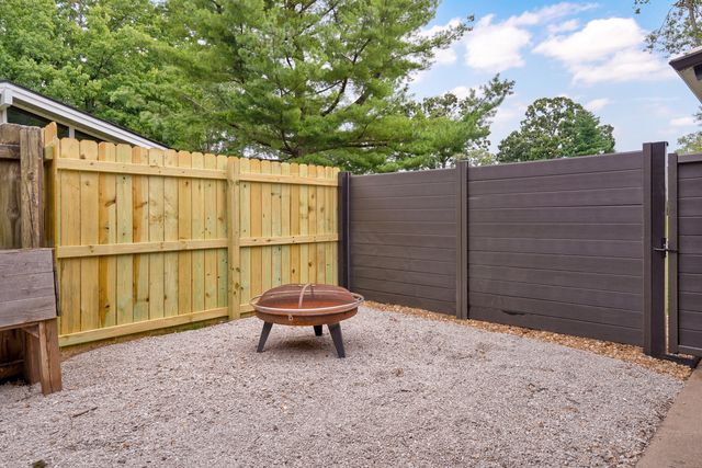 1901 S Cedarbrook Avenue, Springfield, MO 65804