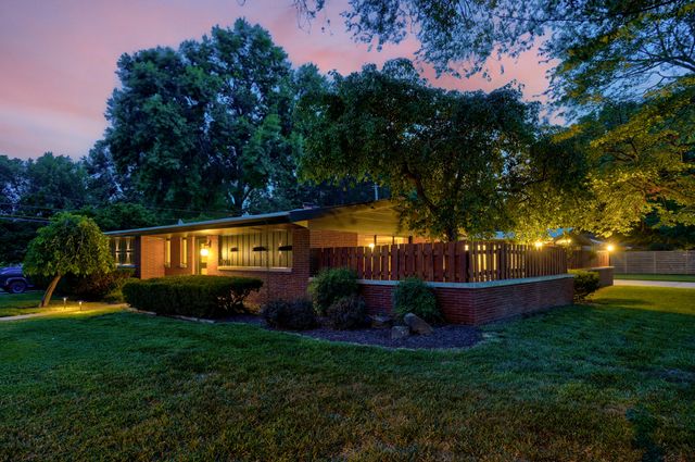 1901 S Cedarbrook Avenue, Springfield, MO 65804