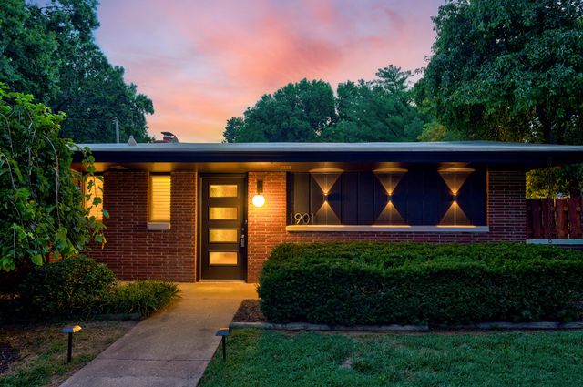 1901 S Cedarbrook Avenue, Springfield, MO 65804