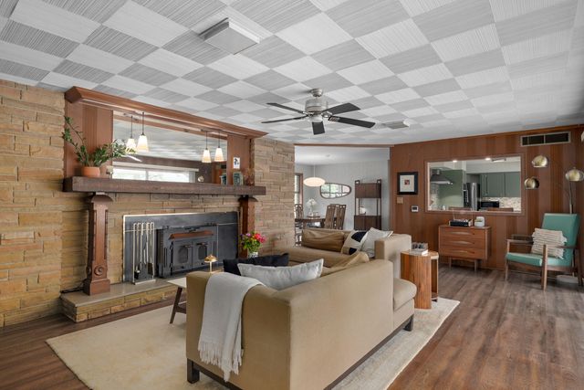 1901 S Cedarbrook Avenue, Springfield, MO 65804