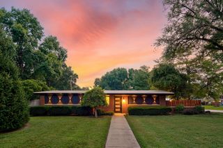 1901 S Cedarbrook Avenue, Springfield, MO 65804