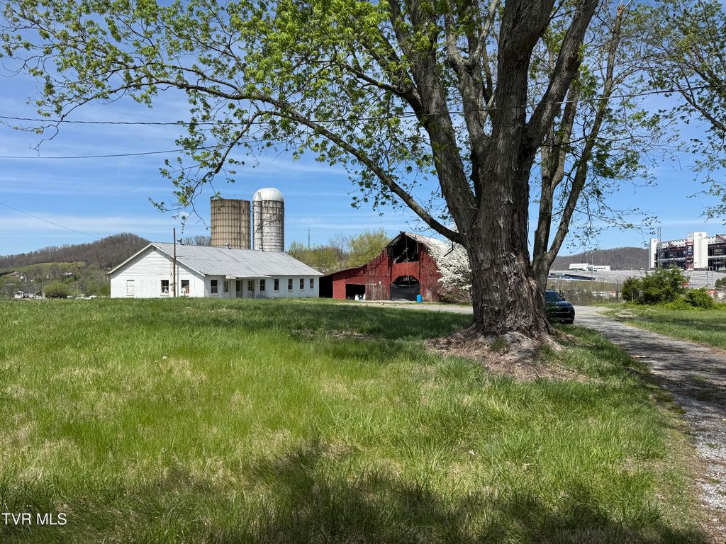 191 White Top Road, Bluff City, TN 37618