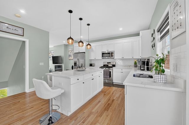 4 Jackson Rd 4, Chelmsford, MA 01863
