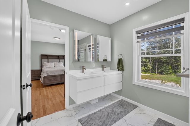4 Jackson Rd 4, Chelmsford, MA 01863