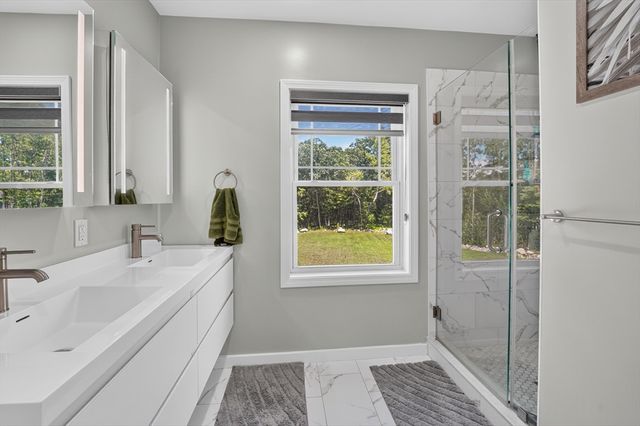 4 Jackson Rd 4, Chelmsford, MA 01863