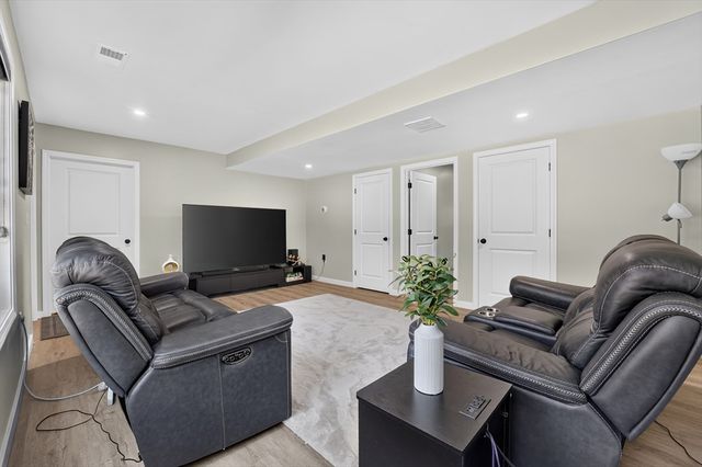 4 Jackson Rd 4, Chelmsford, MA 01863