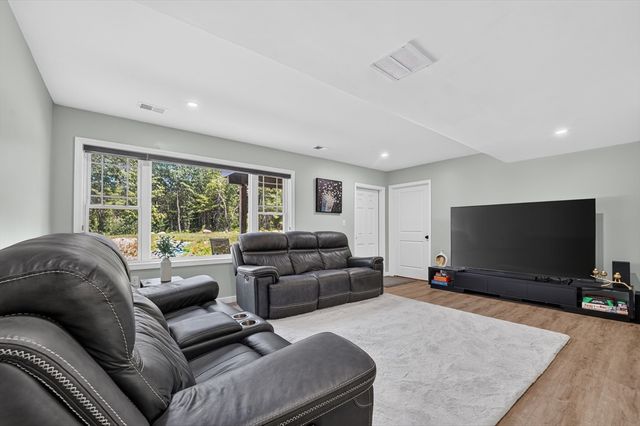 4 Jackson Rd 4, Chelmsford, MA 01863