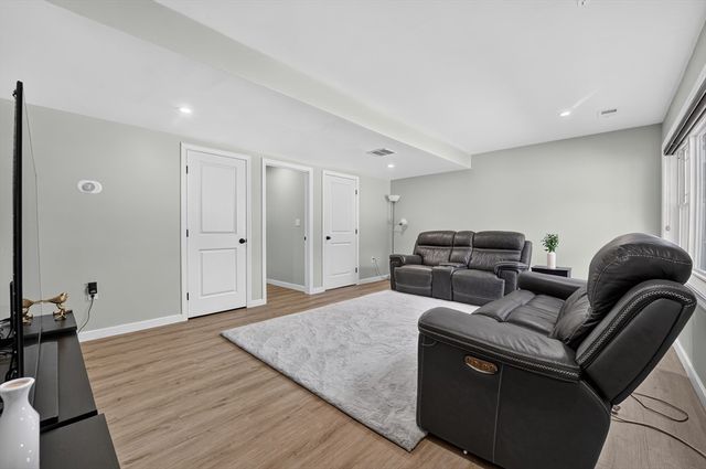 4 Jackson Rd 4, Chelmsford, MA 01863