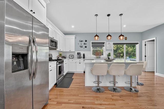 4 Jackson Rd 4, Chelmsford, MA 01863