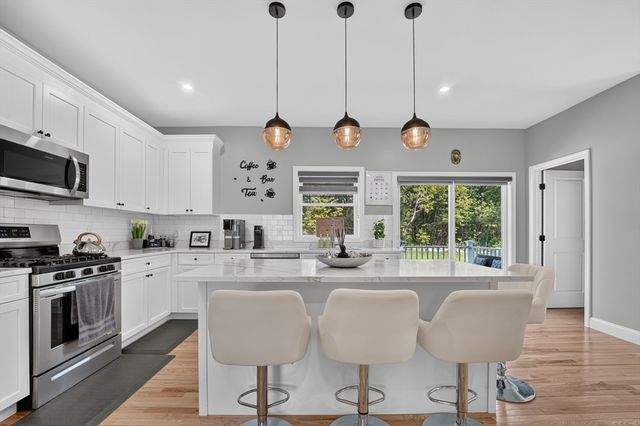 4 Jackson Rd 4, Chelmsford, MA 01863