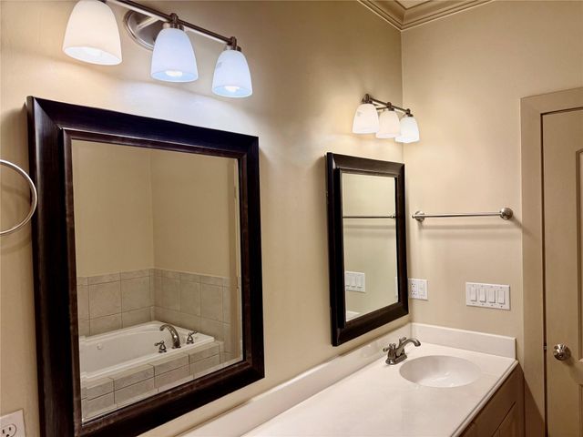 953 Yale Street 1, Houston, TX 77008