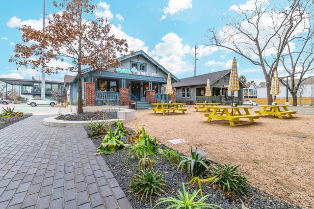 953 Yale Street 1, Houston, TX 77008