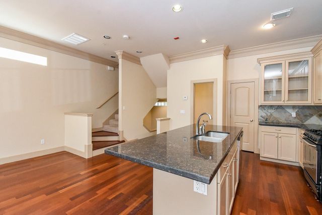 953 Yale Street 1, Houston, TX 77008