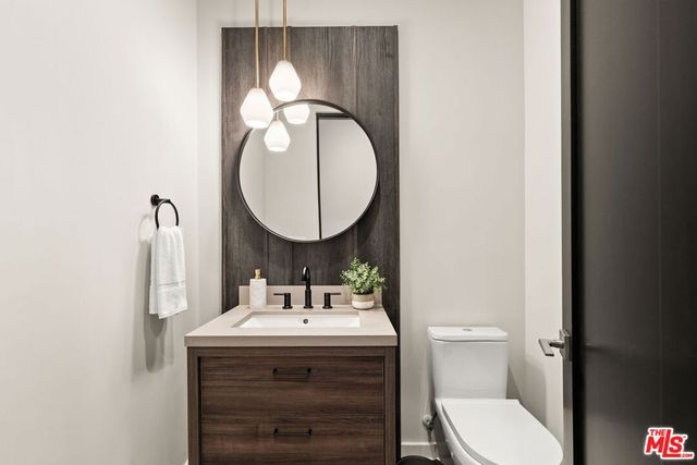 752 W 19th Street B, Costa Mesa, CA 92627