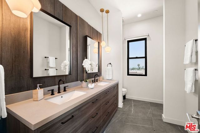 752 W 19th Street B, Costa Mesa, CA 92627