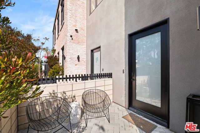 752 W 19th Street B, Costa Mesa, CA 92627