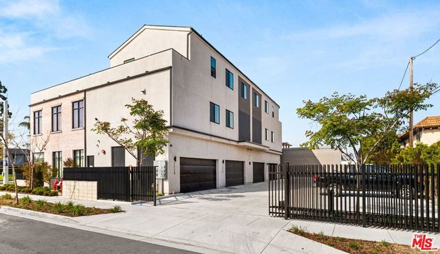 752 W 19th Street B, Costa Mesa, CA 92627