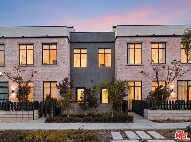 752 W 19th Street B, Costa Mesa, CA 92627