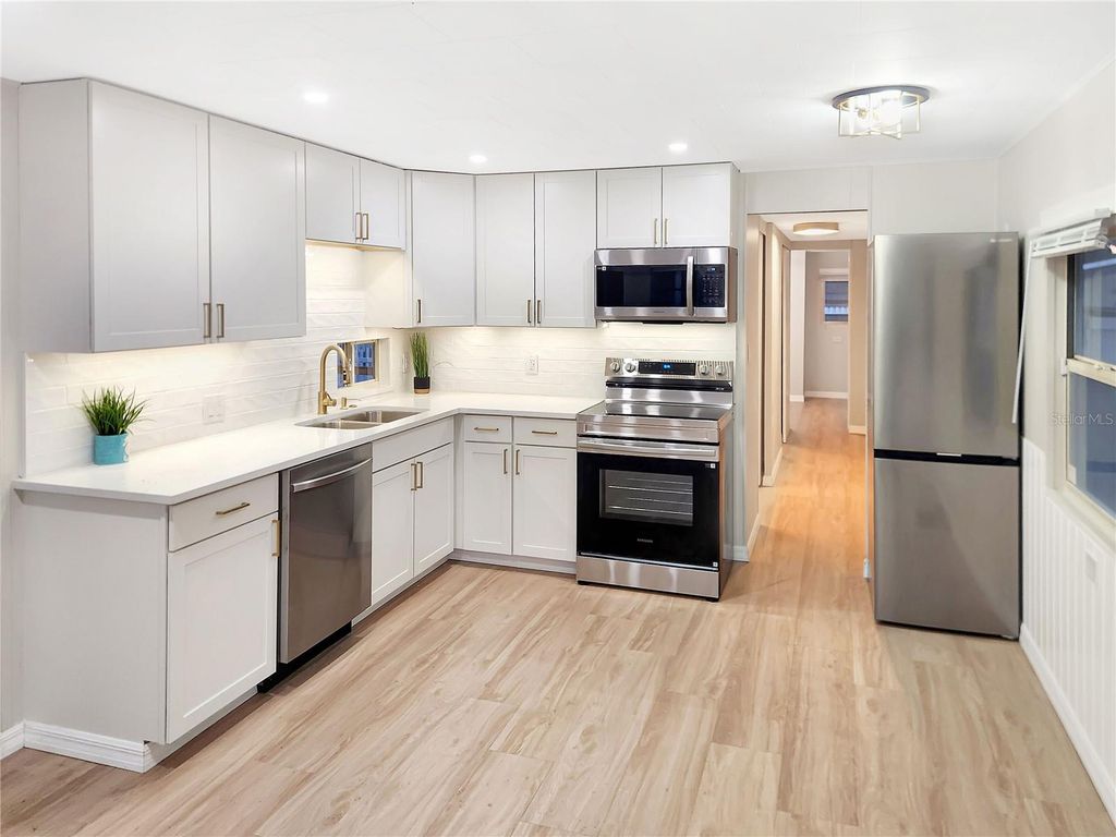 Image 5 of property listing at 5022 9TH STREET W, Bradenton, FL 34207