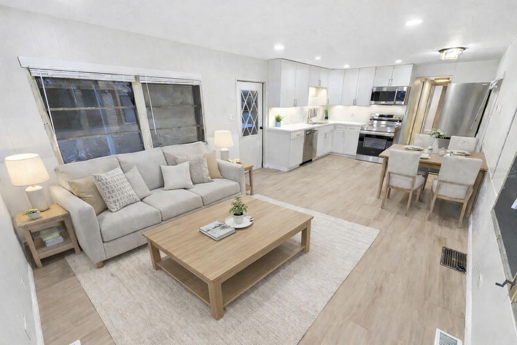 Image 6 of property listing at 5022 9TH STREET W, Bradenton, FL 34207