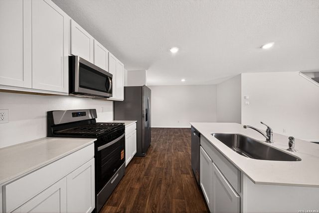 1616 House Finch Dr, San Antonio, TX 78253