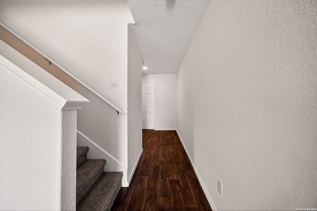 1616 House Finch Dr, San Antonio, TX 78253