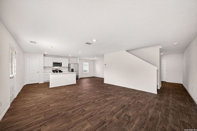 1616 House Finch Dr, San Antonio, TX 78253