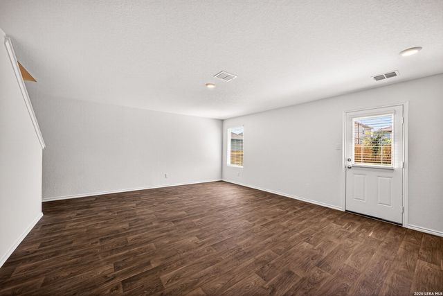 1616 House Finch Dr, San Antonio, TX 78253