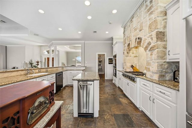 12336 White Oak Point, Conroe, TX 77304