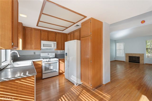 2615 Plaza Del Amo 606, Torrance, CA 90503