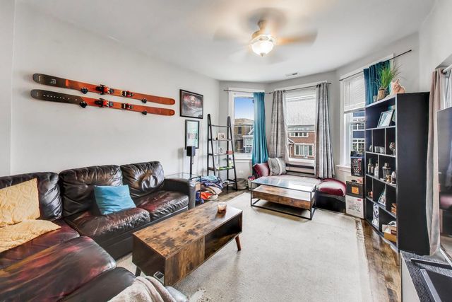 2955 N Gresham Avenue, Chicago, IL 60618